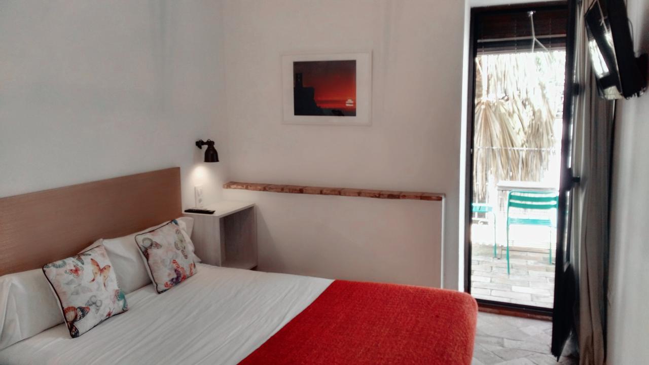 Frenteabastos Suites Cafe Hostal & Apartments Carmona  Dış mekan fotoğraf